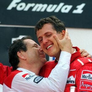 Michael Schumacher vit loin des regards depuis son grave accident de ski survenu à Méribel.
Jean Todt embrasse Michael Schumacher, qui vient de remporter le Grand Prix de Formule 1 de Belgique. © GTRES / BESTIMAGE