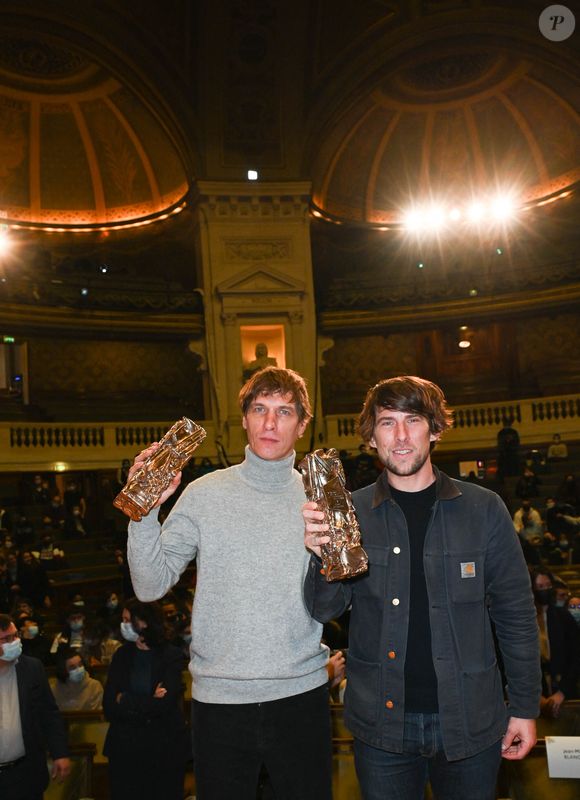 Cédric Jimenez et Hugo Sélignac - Cérémonie de remise du César des Lycéens à la Sorbonne de Paris le 7 mars 2022. Le quatrième César des Lycéens a été décerné au film Bac Nord, réalisé par C. Jimenez et produit par H. Sélignac - Cérémonie de remise du César des Lycéens au Grand Amphithéâtre de la Sorbonne à Paris le 7 mars 2022. Le quatrième César des Lycéens a été décerné au film Bac Nord, réalisé par C. Jimenez et produit par H. Sélignac. © Coadic Guirec/Bestimage
