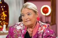 Marina Carrère d'Encausse invitée de Maïtena Biraben pour son émission "Mesdames" sur Youtube.