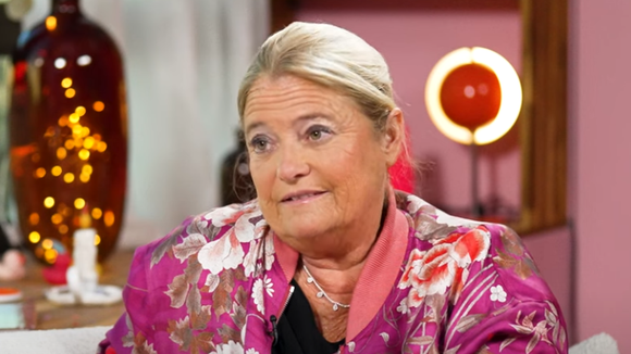 "Il n'y a pas d'âge pour..." : Un an après sa rupture, Marina Carrère d'Encausse évoque sa vie sentimentale
