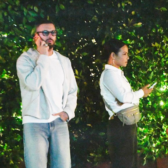 EXCLUSIF : Christina Milian et Matt Pokora ont été aperçus lors d'une rare soirée à Los Angeles. La chanteuse et actrice américaine de 44 ans était décontractée dans un chemisier blanc associé à un pantalon marron.