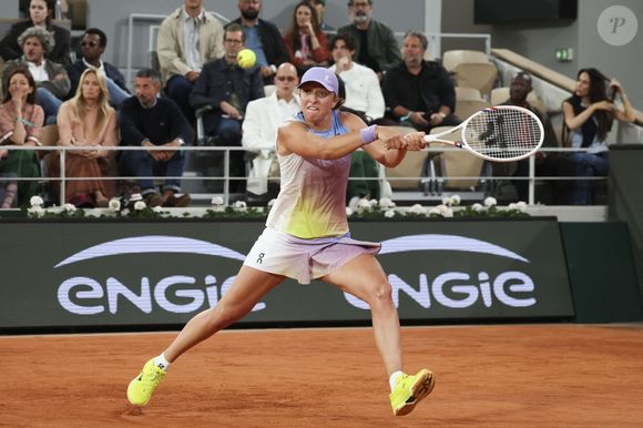 Iga Swiatek lors de sa demi-finale l'opposant à Aryna Sabalenka lors des internationaux de France de Tennis de Roland Garros 2025 (Jour 12), à Paris, France, le 5 juin 2025.

© Michtof/PsnewZ/Bestimage