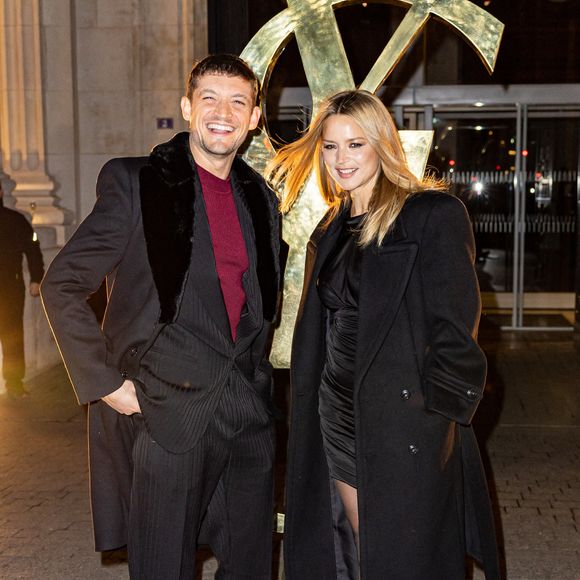 Niels Schneider et sa compagne Virginie Efira - Défilé Saint Laurent Homme Automne-Hiver 2023-2024 lors de la Fashion Week à Paris le 17 janvier 2022. © Olivier Borde/Bestimage