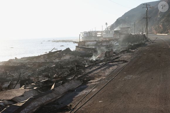 Vues générales de la Pacific Coast Highway et de ce qui reste du restaurant Moonshadows après les incendies dans la région de Los Angeles - Malibu, CA - 2025. (Backgrid USA / Bestimage)