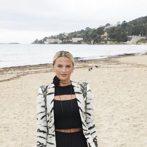 Exclusif - Kelly Vedovelli - Les célèbres personnalités de la télé se sont retrouvées avec bonheur, dans le Sud, à Vallauris Golf-Juan, pour assister à un magnifique show de cabaret, en présence de Mr Le Maire K. Luciano et ses adjoints, heureux de répondre à l'invitation du dynamique Président de l'association "Valoriser Vallauris Golf-Juan", Mr B. Darde, ce passionné d'art et du monde associatif projette également de créer un Musée de Sculpture à ciel ouvert , mêlant Art et Espace Public. POUR INFOS VOIR VENDEUR © Jack Tribeca/Bestimage