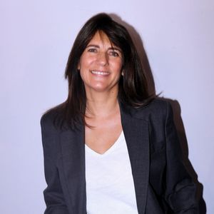 Les internautes ont immédiatement pu constater que le jeune homme a bien grandi, puisqu'il dépasse désormais sa mère d’une bonne tête. 

Exclusif - Estelle Denis lors de l'inauguration d'une boutique Celio Women au forum des Halles à Paris le 16 mars 2026.

© Rachid Bellak / Bestimage
|Exclusif - Inauguration de la boutique Célio au forum des Halles à Paris