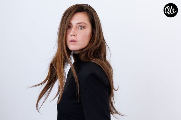Ces échanges l’ont aidée à mieux comprendre son personnage et à l’incarner avec davantage de justesse.

Adèle Exarchopoulos assiste au photocall de "Chien 51" lors de la 82e édition de la Mostra de Venise, le 6 septembre 2025 à Venise, en Italie. © Cinzia Camela/LPS via ZUMA Press/Bestimage