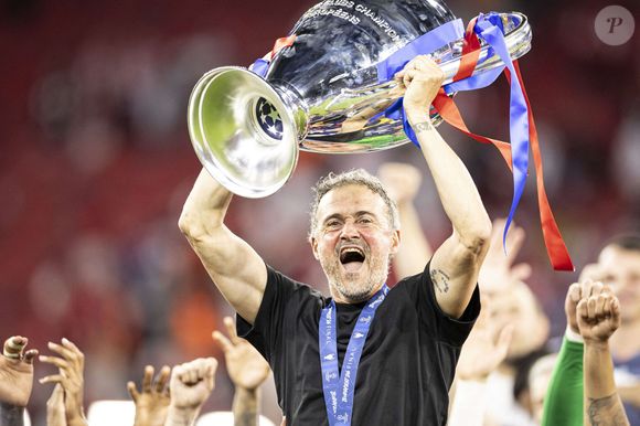 Une méthode qui semble porter ses fruits avec un deuxième sacre européen consécutif.

Deception equipe de Arsenal apres leur defaite Luis Enrique (ESP) - Finale de la Ligue des Champions 2026 opposant le Paris Saint-Germain (PSG) à Arsenal FC au stade Ferenc-Puskas à Budapest

©Elyxandro Cegarra / PsnewZ / Bestimage
