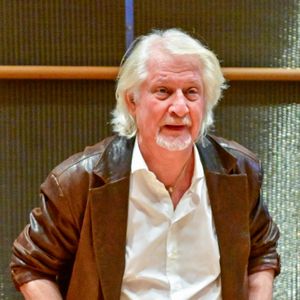 Aucune explication n’a été donnée concernant cette annulation.

Le présentateur de télévision Patrick Sébastien assiste à une audition devant la commission d'enquête parlementaire sur la neutralité, le fonctionnement et le financement de la radiodiffusion publique à l'Assemblée nationale à Paris, France, le 31 mars 2026. © Christian Liewig/Bestimage