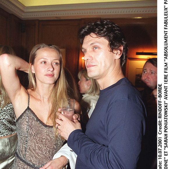 Si elle a gardé le nom de Lavoine, elle avoue avoir quelques regrets sur le sujet, mais c'est néanmoins le nom de sa boîte : Maison Sarah Lavoine, l'élégance intemporelle d’un design français haut de gamme. 

Marc et Sarah Lavoine au temps du bonheur.