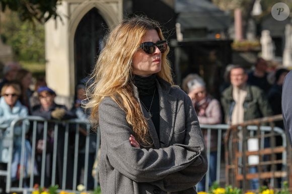 Cécile Cassel aux arrivées des obsèques d'Emilie Dequenne au cimetière Père Lachaise à Paris, France, le 26 mars 2025. © Cyril Moreau/Bestimage