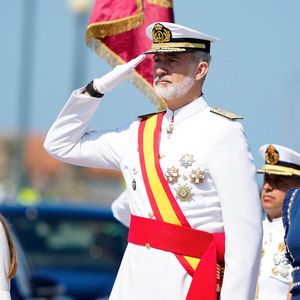 Le roi Felipe VI d’Espagne, la reine Letizia d'Espagne et l'infante Sofia d'Espagne - Le roi Felipe VI d’Espagne remet à la princesse des Asturies, la princesse Leonor, la Grand-Croix du Mérite Naval avec Distinctif Blanc, à Marín, le 16 juillet 2025 @LALO YASKY / BESTIMAGE