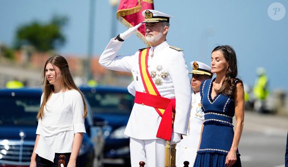 Le roi Felipe VI d’Espagne, la reine Letizia d'Espagne et l'infante Sofia d'Espagne - Le roi Felipe VI d’Espagne remet à la princesse des Asturies, la princesse Leonor, la Grand-Croix du Mérite Naval avec Distinctif Blanc, à Marín, le 16 juillet 2025 @LALO YASKY / BESTIMAGE