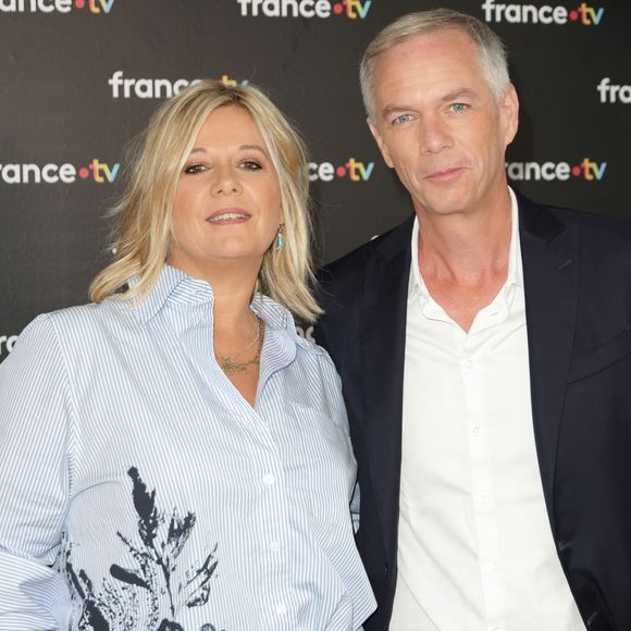Flavie Flament et Julien Arnaud au photocall de la conférence de presse de rentrée de France Télévisions à Paris, France, le 4 septembre 2024. © Coadic Guirec/Bestimage