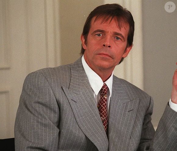 Pierre Bachelet sur le tournage du téléfilm Le grand casse, le 07/04/1996. Agence / Bestimage