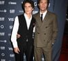 Portrait craché de son célèbre père, Levi commence désormais à se faire un prénom loin de l'ombre de ses parents.

Levi Alves McConaughey et son père Matthew McConaughey lors de l'avant-première mondiale de The Lost Bus au Festival international du film de Toronto, au Canada, en septembre 2025. © Backgrid USA / Bestimage