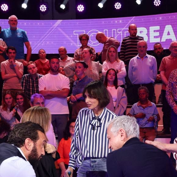 Olivier Dartigolles, Cyril Hanouna, Valérie Benaim, Géraldine Maillet, Matthieu Delormeau, Shana Loustau, sur le plateau de TBT9 présenté par C.Hanouna, et diffusé en direct sur W9, Paris, France, le 05 novembre 2025. © Jack Tribeca / Bestimage