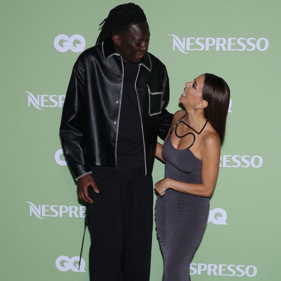 Ce n'est pas la première fois que Mory Sacko et Eva Longoria se croisent. Lors d'une soirée ultra-sélecte sur la plage Nespresso à Cannes pendant le Festival, c'est justement le chef qui avait signé le menu de l'événement... hosté par la star.

Mory Sacko, Eva Longoria - Soirée Nespresso x GQ lors du 78ème Festival International du Film de Cannes le 18 mai 2025. © Denis Guignebourg/BestImage