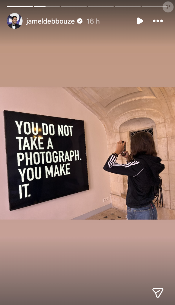 Jamel Debbouze et Lila ont franchi les portes de la Maison Européenne de la Photographie (MEP) pour découvrir l'événement incontournable de la saison : la rétrospective American Images de la photographe néerlandaise Dana Lixenberg. 

Jamel Debbouze avec sa fille à une exposition parisienne
