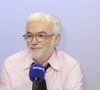 Exclusif - Pascal Praud - C.Hanouna avec ses chroniqueurs G.Maillet, E.Naulleau, G.Le Bret, V.Benaim, R.Aabou, et les invités du jour, P.Praud, M.Vallet, E.Zemmour et M.Valls, aux commandes de l’émission "On Marche Sur La Tête"  diffusée en direct sur les ondes de radio Europe 1, à Paris, France, le 17 juin 2024. © Jack Tribeca/Bestimage