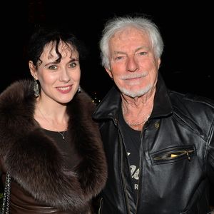 Exclusif - Hugues Aufray et sa compagne Murielle lors de la soirée de lancement de "Cosmo Connected", le premier feu de freinage connecté pour moto, scooter ou vélo au Café de l'Homme à Paris le 25 Janvier 2018.
© Guignebourg-Vereen/Bestimage