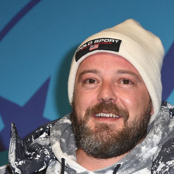 Avec humour, le papa admet ses défauts de parent et salue la maman

Alban Ivanov lors du 25ème Festival du Film de Comédie à L'Alpe d'Huez, France, le 19 janvier 2022. Photo par Mireille Ampilhac/ABACAPRESS.COM