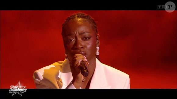 Pour les demi-finales, Sarah affrontera Léa.

Sarah est revenue sur son duo avec Pascal Obispo lors du dernier prime. Capture d'écran TF1