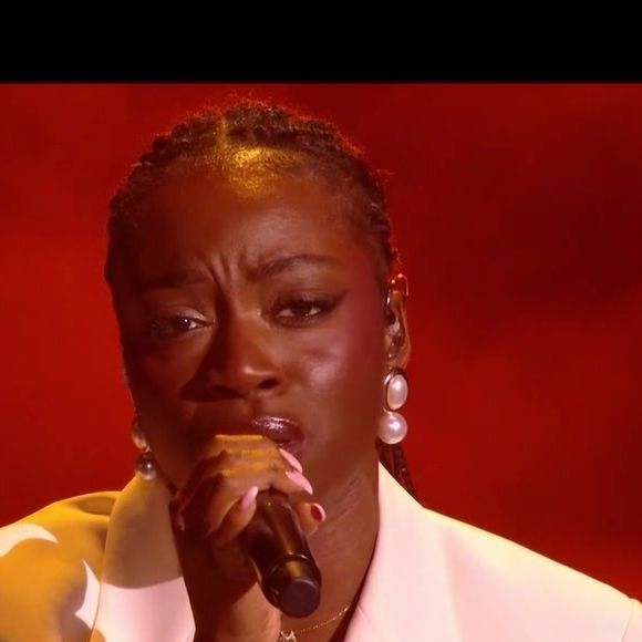 Pour les demi-finales, Sarah affrontera Léa.

Sarah est revenue sur son duo avec Pascal Obispo lors du dernier prime. Capture d'écran TF1