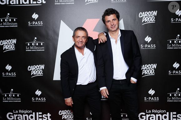 Ainsi, l’une de ses toiles, "Aviator in blue", fut estimée entre 1 200 et 1 500 euros lors d’une vente aux enchères en 2022.

Exclusif - le groupe David et Jonathan (DavidGategno, Jonathan Bermudes) - Backstage de l'enregistrement de l'émission "M6 sur son 31" au Millésium à Epernay, présentée par E.Gossuin, et diffusée sur M6 le 31 décembre
© Christophe Clovis / Bestimage
