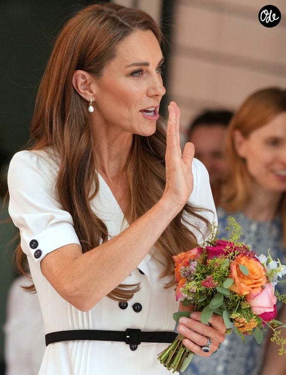 La princesse de Galles a recyclé une robe Suzannah London déjà portée et ajouté de nouveaux escarpins.

Kate Middleton, la princesse de Galles (Royaume-Uni), visite l'hôpital pour enfants Evelina London à Londres le lundi 6 juillet.
Photo prise par Alastair Grant / WPA-Pool.