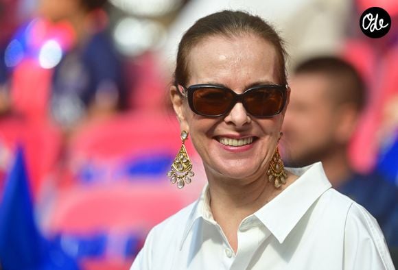 Carole Bouquet - Célébrités et femme des joueurs lors de la finale de la Ligue Des Champions 2026 "Paris Saint-Germain - Arsenal FC", à Budapest, le 30 mai 2026. 

© Christian Liewig/Bestimage
