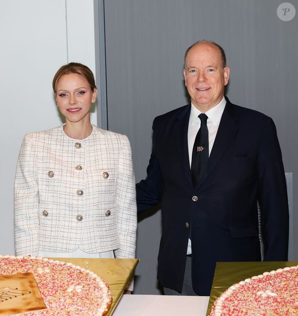 Le prince Albert II de Monaco (Le prince Albert II de Monaco) et la princesse Charlène de Monaco (La princesse Charlène de Monaco) assistent au 75e anniversaire de l'Amicale des aines monégasques à l'hôtel Méridien de Monte-Carlo, Monaco, le 6 décembre 2025. © Jean-Charles Vinaj/Pool/Bestimage