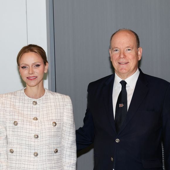 Le prince Albert II de Monaco (Le prince Albert II de Monaco) et la princesse Charlène de Monaco (La princesse Charlène de Monaco) assistent au 75e anniversaire de l'Amicale des aines monégasques à l'hôtel Méridien de Monte-Carlo, Monaco, le 6 décembre 2025. © Jean-Charles Vinaj/Pool/Bestimage