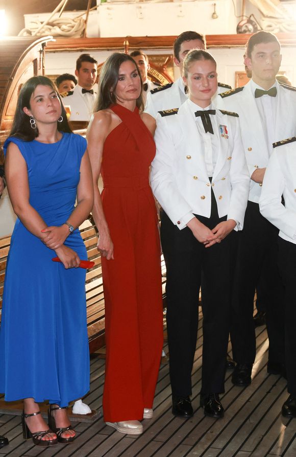 La reine Letizia et la princesse Leonor d'Espagne assistent à une réception à bord du Juan Sebastian de Elcano à Panama City, le 4 mai 2025.
Bestimage