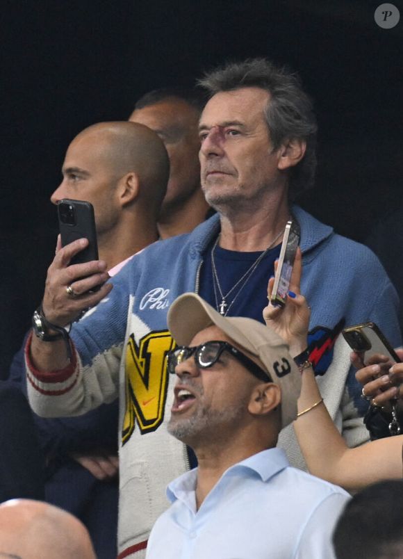 "Une Révolution dans le monde de la fiction. Adil Rami joue son tout premier rôle, et c’est une véritable révélation. Bonne fin de semaine à tous", a fait savoir l'animateur de TF1 et star de la fiction policière.

Jean-Luc Reichmann - Ligue 1 Mcdonald's match between Olympique de Marseille and Paris Saint Germain on September 22, 2025 at the Orange Velodrome Stadium in Marseille.
