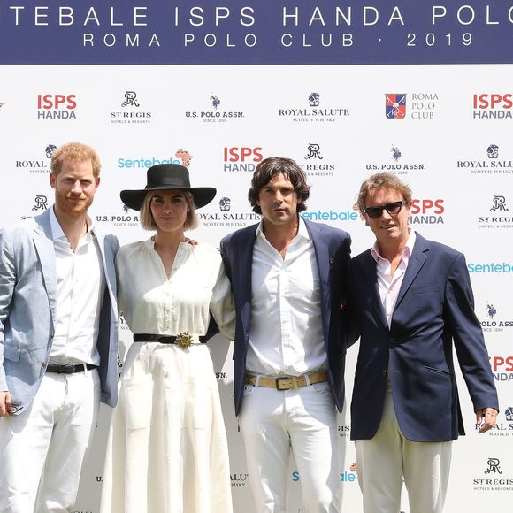 Le prince Harry, Delphi Figueras, Nacho Figueras et Johnny Hornby à la coupe de polo "Sentebale ISPS Handa Polo Cup" à Rome, le 24 mai 2019.

Photo : Chris Jackson / St Regis Hotel & Resorts / Bestimage