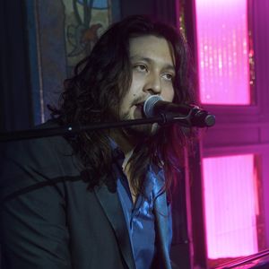 Lulu Gainsbourg en showcase lors de la soirée pour les 80 ans du parfum "Pour Un Homme" de Caron au Théâtre du Renard à Paris, le 9 octobre 2014.  
Crédit : COADIC GUIREC / BESTIMAGE