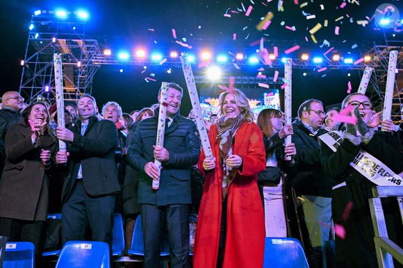 En effet, le couple a participé à  la soirée d'ouverture de la 140e édition du Carnaval de Nice

Ana Elena Pinto Lizano, l'ambassadrice du Costa Rica en France, Jorge Rodriguez Vives, le ministre de la culture du Costa Rica, Gérard Holtz, son épouse Muriel Mayette Holtz, Christian Estrosi, le maire de Nice, sa femme Laura Tenoudji Estrosi, Isabelle Siri, la productrice de télévision, Anthony Borré, le 1er adjoint au maire de la ville de Nice, et l'égérie des Batailles de fleurs, Alicia May durant la soirée d'ouverture de la 140eme édition du Carnaval de Nice "Roi des Oceans" à Nice, le 15 février 2025. © Bruno Bebert/Bestimage