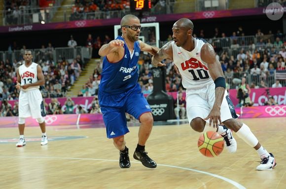 Tony Parker (France) Kobe Bryant (USA) lors des JO de Londres, le 29 juillet 2012 - Archives - Décès de Kobe Bryant à l'âge de 41 ans et de l'une de ses filles, Giana Maria-Onore, 13 ans, le 26 janvier 2020 dans un accident d'hélicoptère à Calabasas en Californie.