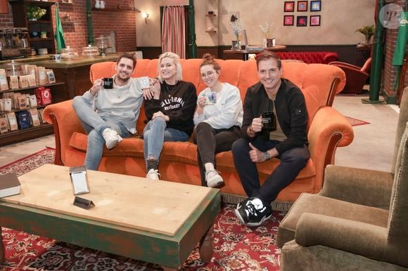 Exclusif - Jonathan O’Donell, Justine Salmon, Ana Godefroy, Gr2gory Ascher, de la matinale de RTL2 - inauguration de l'exposition immersive "Friends Experience" à Paris. Le 21 novembre 2022. © Jack Tribeca / Bestimage