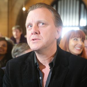 Claude François Junior (Jr) lors de la messe hommage à Claude François en l'église Notre-Dame d'Auteuil à Paris le 10 mars 2018. 
© CVS / Bestimage