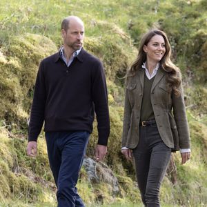 Le prince William, prince de Galles, et Catherine (Kate) Middleton, princesse de Galles, visitent la forêt communautaire d'Ardura et rencontrent les gardes forestiers de Mull et Iona, en Écosse, au Royaume-Uni, le 30 avril 2025. © GoffPhotos/Bestimage
