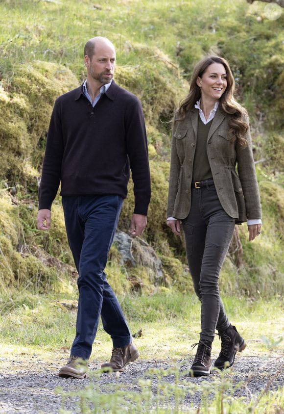 Le prince William, prince de Galles, et Catherine (Kate) Middleton, princesse de Galles, visitent la forêt communautaire d'Ardura et rencontrent les gardes forestiers de Mull et Iona, en Écosse, au Royaume-Uni, le 30 avril 2025. © GoffPhotos/Bestimage