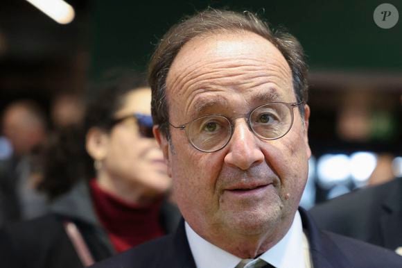 Francois Hollande dans les allées de la 62ème édition du Salon international de l'agriculture (SIA) à Paris Expo Porte de Versailles, à Paris, France, le 23 février 2026. © Michael Baucher/PsnewZ/Bestimage