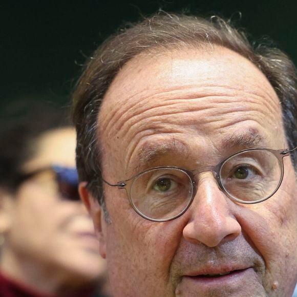 Francois Hollande dans les allées de la 62ème édition du Salon international de l'agriculture (SIA) à Paris Expo Porte de Versailles, à Paris, France, le 23 février 2026. © Michael Baucher/PsnewZ/Bestimage