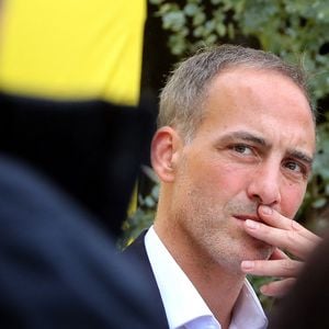 Raphaël Glucksmann ouvre la première journée de la deuxième édition des "Rencontres place publique" qui se tiennent comme chaque année à La Réole, dans le sud-ouest, France, le 4 octobre 2025. © Patrick Bernard/Bestimage