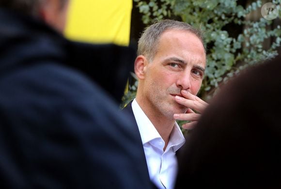Raphaël Glucksmann ouvre la première journée de la deuxième édition des "Rencontres place publique" qui se tiennent comme chaque année à La Réole, dans le sud-ouest, France, le 4 octobre 2025. © Patrick Bernard/Bestimage