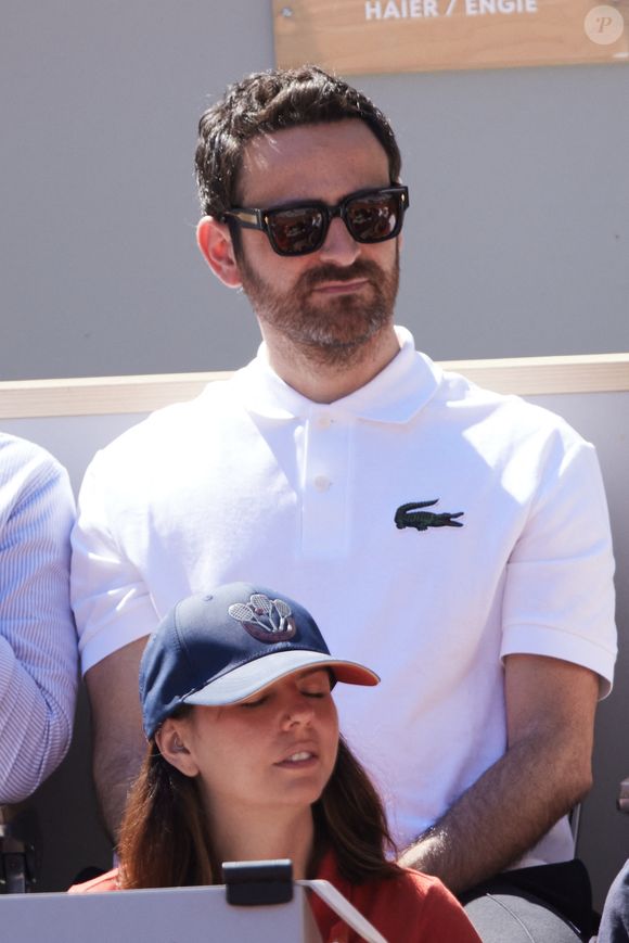 Camille Combal - Célébrités dans les tribunes de la finale homme des Internationaux de France de tennis de Roland Garros 2024 à Paris le 9 juin 2024. © Jacovides-Moreau/Bestimage