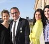 Face à cette situation, il peut compter sur le soutien de ses proches.
Exclusif - Christophe Dechavanne en famille avec ses filles Pauline et Ninon et sa compagne Elena Foïs - Christophe Dechavanne reçoit le grade d'Officier des Arts et des Lettres au Ministère de la Culture à Paris le 15 mai 2019.
© Coadic Guirec / Bestimage
