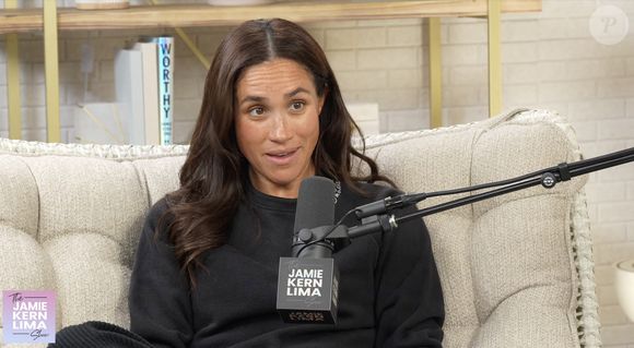 Crédit photo :  The Jamie Kern Lima Show. Meghan Markle a participé à sa toute première interview en podcast. La duchesse de Sussex, âgée de 43 ans et vêtue d'une tenue décontractée, s'est entretenue avec Jamie Kern Lima, animatrice de podcast et fondatrice d'IT Cosmetics. (JLPPA / Bestimage) 2025.